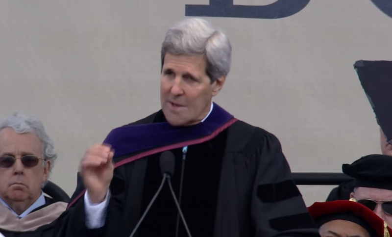 「グローバルな課題に苦悩しろ」ジョン・ケリー米国務長官が説いた“卒業することの責任”