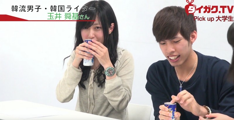 ネットで話題、韓流コーラ「メッコール」はどんな味? 女子大生が初体験