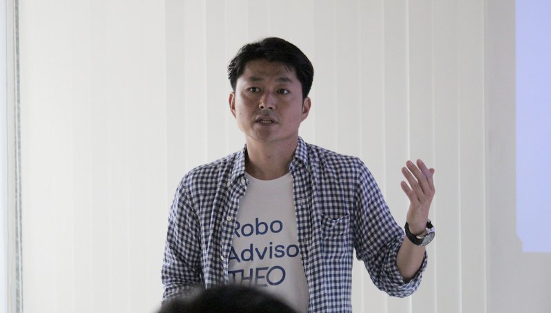 “10万円投資”に若者が反応 はじめての資産運用に選ばれた、日本初ロボアドバイザー「THEO」