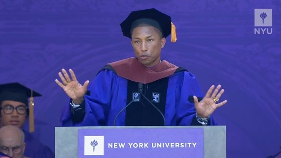 「あなたたちは間違った価値観を打ち破る世代」ファレル・ウィリアムスがニューヨーク大学から巣立つ若者に熱弁