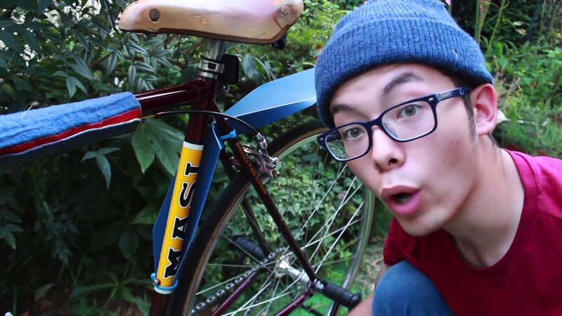 雨でも自転車通勤するツワモノ必見 工具不要、一瞬で取り付けられる「泥よけ」はまさにイノベーションだ