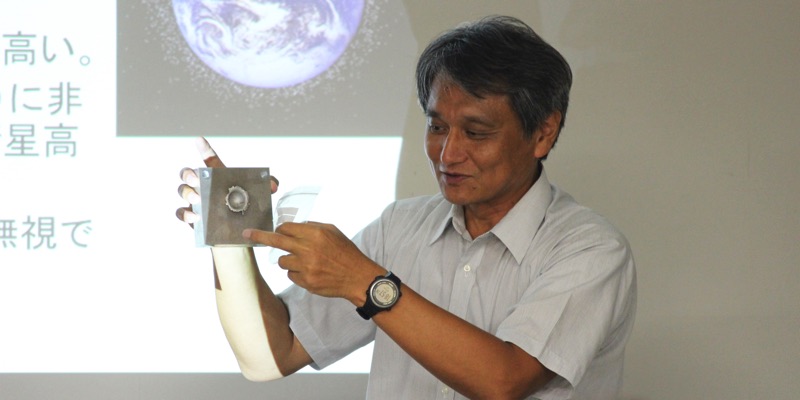 宇宙に漂う無数のゴミ「スペースデブリ」が人工衛星に当たるとどうなる?