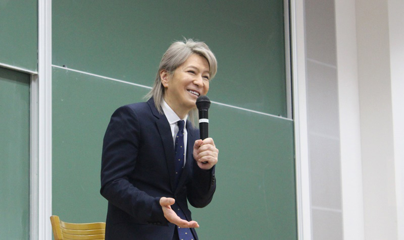 小室哲哉が学生時代を振り返り、若者にメッセージを贈る「大学の“地の利”も大事な要素だと思うんです」